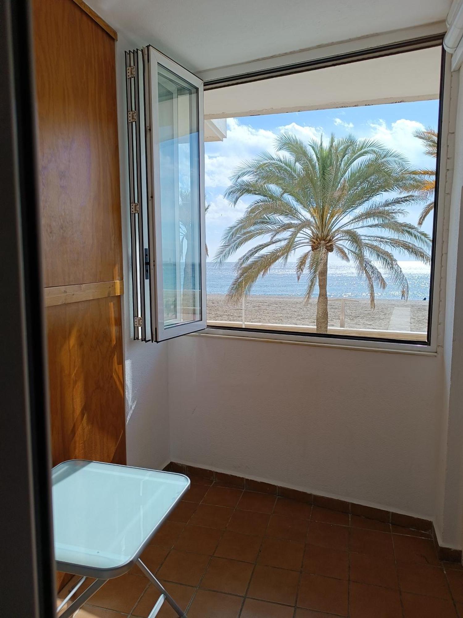 Piso Primera Linea Playa Almeria Exterior photo